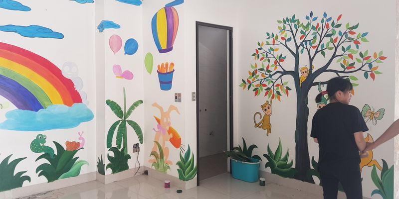 Bạn đang tìm kiếm một địa chỉ vẽ tranh tường mầm non tại Hà Nội? Chúng tôi đảm bảo sự sáng tạo và độ chuyên nghiệp từ các nghệ nhân của mình. Với một bức tranh tường đẹp, trẻ em của bạn sẽ được trải nghiệm một không gian giáo dục và thông minh. Đến với chúng tôi để trang trí cho một ngôi trường tuyệt vời.